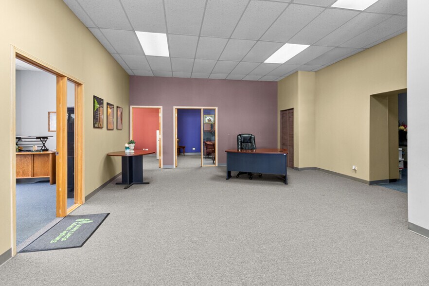 More Photos Of 114-118 E Calhoun St, Woodstock Freestanding For Lease