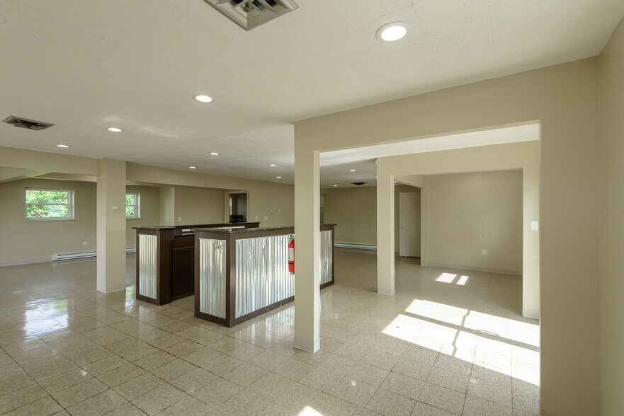 More Photos Of 6250 Jackson Rd, Ann Arbor Freestanding For Lease