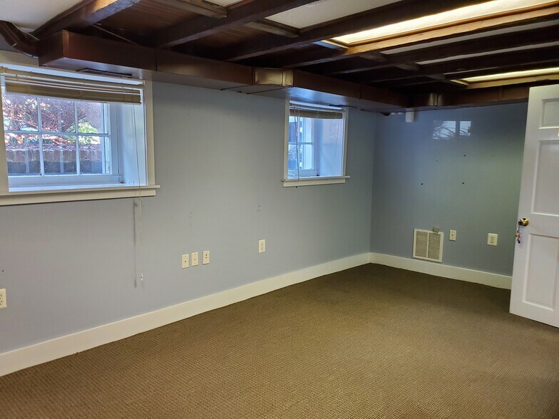 More Photos Of 19 E Market St, Leesburg Office For Lease