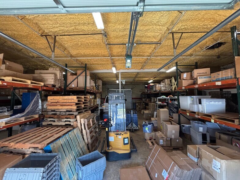 More Photos Of 2612 W Waggoman St, Fort Worth Office For Sale