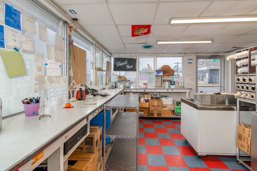 More Photos Of 2535 Highland Rd, Highland Restaurant For Sale