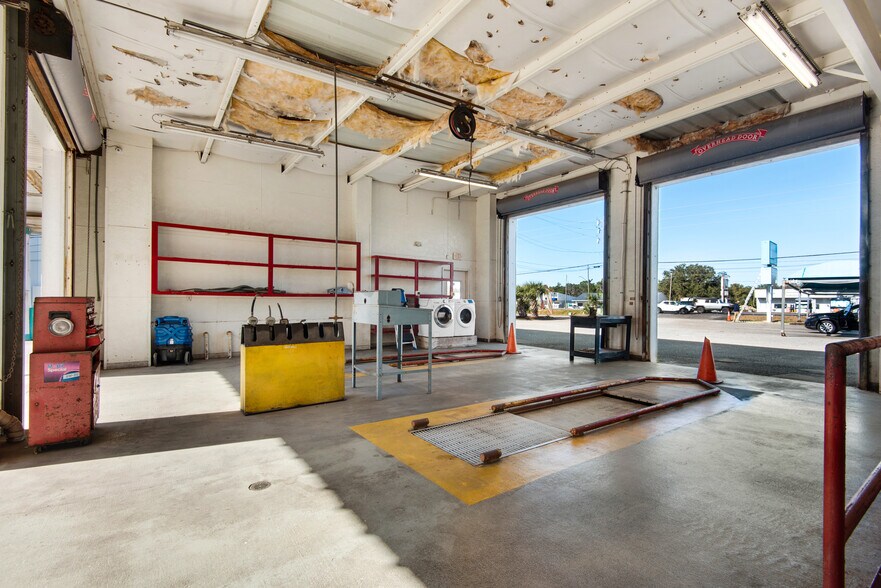 More Photos Of 3061 Gulf Breeze Pky, Gulf Breeze Carwash For Sale