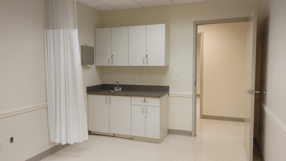 More Photos Of 2237 N Commerce Pky, Weston Office For Lease