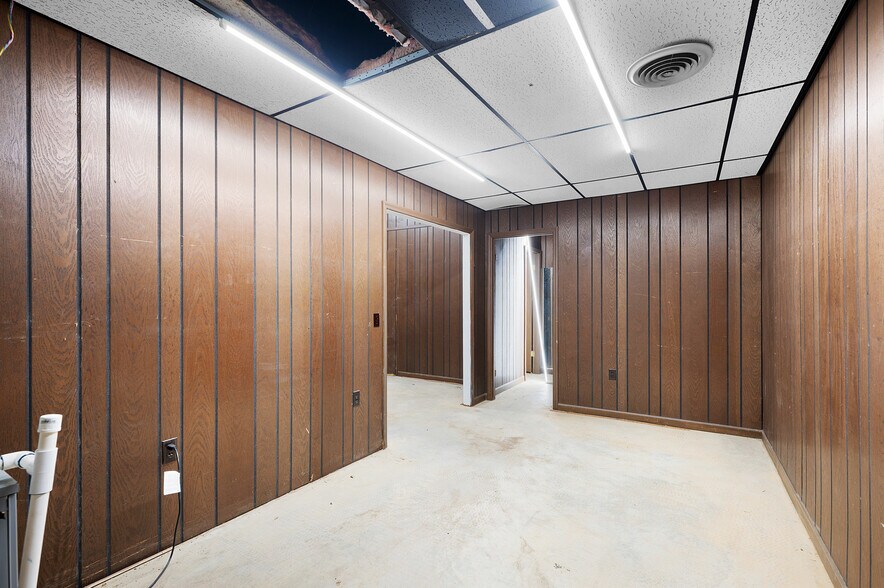 More Photos Of 514 S Wall St, Calhoun Storefront Retail Office For Lease