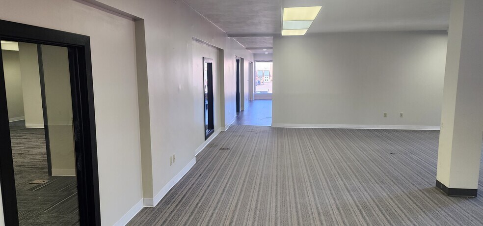 More Photos Of 2144 S Macarthur Blvd, Springfield Office For Lease