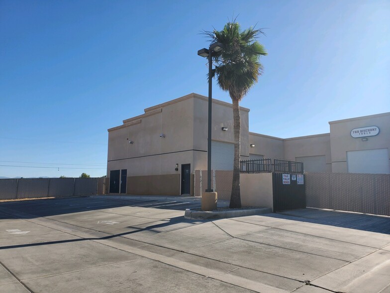 Primary Photo Of 10904 Hesperia Rd, Hesperia Auto Repair For Lease