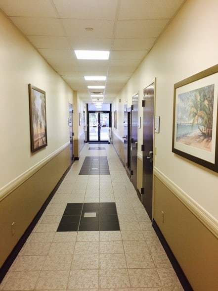More Photos Of 927 45th St, West Palm Beach Medical For Lease
