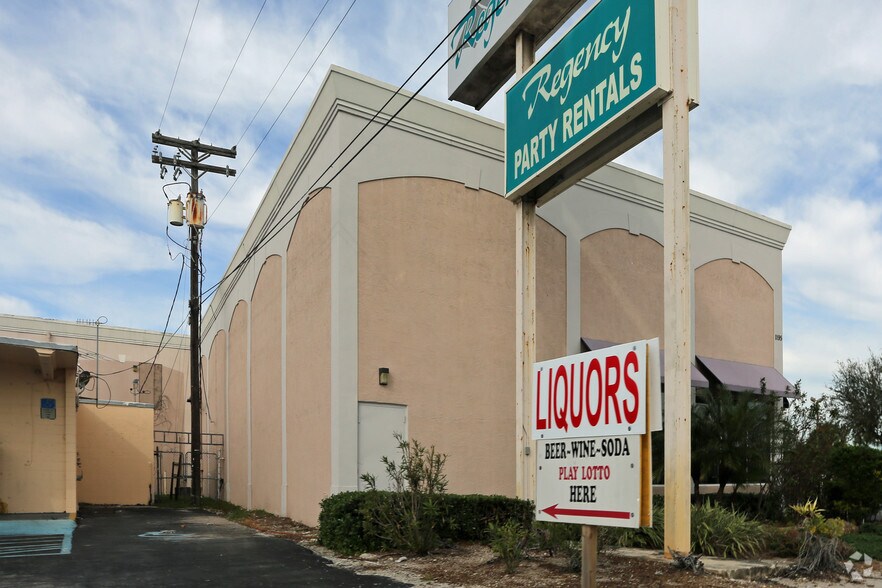 More Photos Of 1195 S Congress Ave, West Palm Beach Showroom For Lease