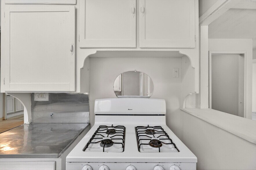 More Photos Of 4401 N 16th St, Phoenix Freestanding For Lease