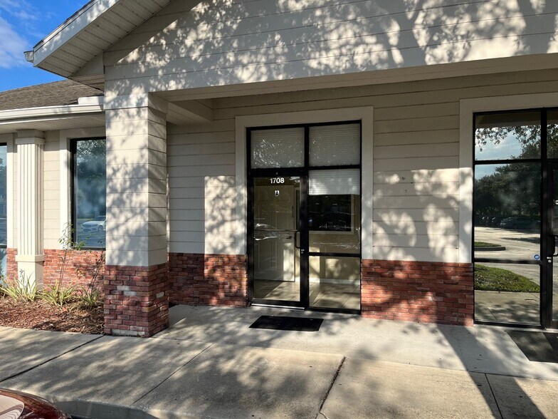 More Photos Of 1708-1718 Lexington Green Ln, Sanford Medical For Sale