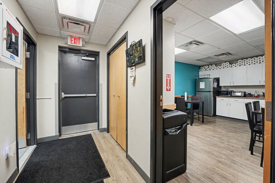 More Photos Of 932 Elmwood Ave, Buffalo Flex For Sale