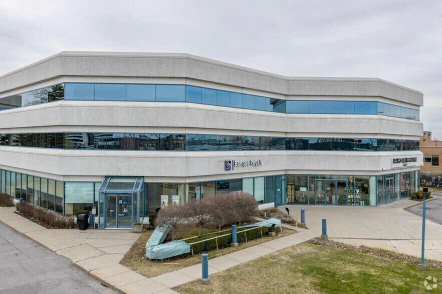 Primary Photo Of 5500 Av Royalmount, Mt Royal Office Residential For Lease