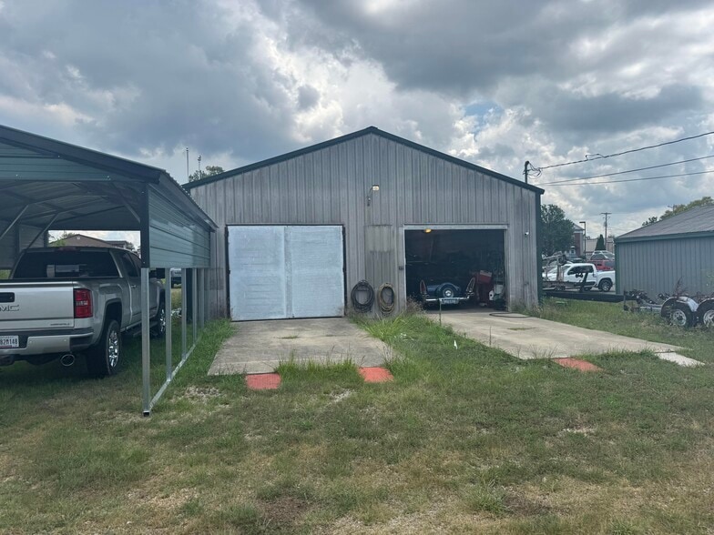 More Photos Of 818 Morton Ave, Bardstown Manufacturing For Sale