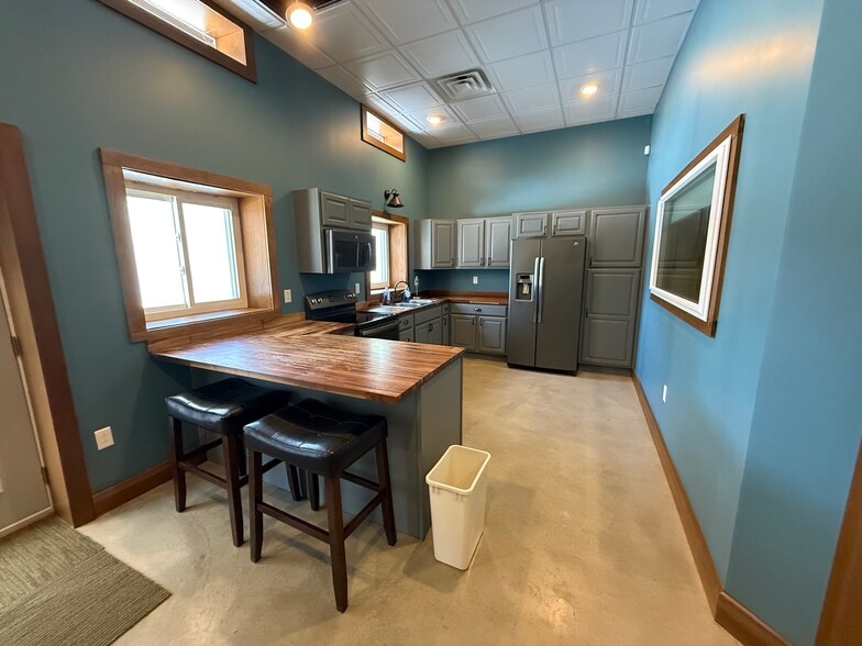 More Photos Of 805 Atlantic Ave, Franklin Light Manufacturing For Sale