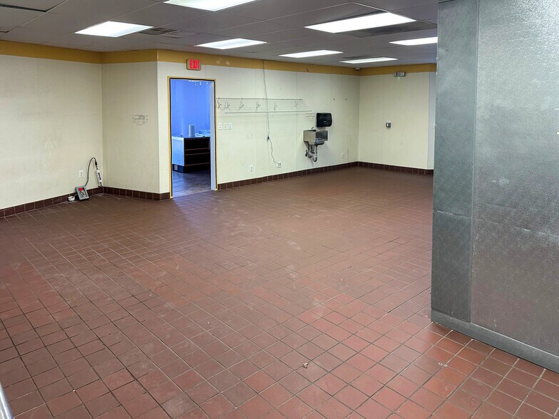 More Photos Of 1600 Wisconsin Ave NW, Washington Storefront Retail Office For Lease