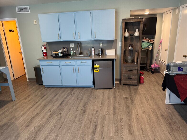 More Photos Of 1905 Goliad Rd, San Antonio Healthcare For Lease