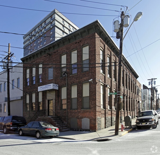 More Photos Of 2100 Kerrigan Ave, Union City Warehouse For Lease