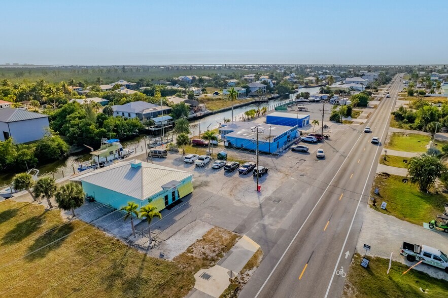 More Photos Of 3366 Stringfellow Rd, Saint James City Office For Sale