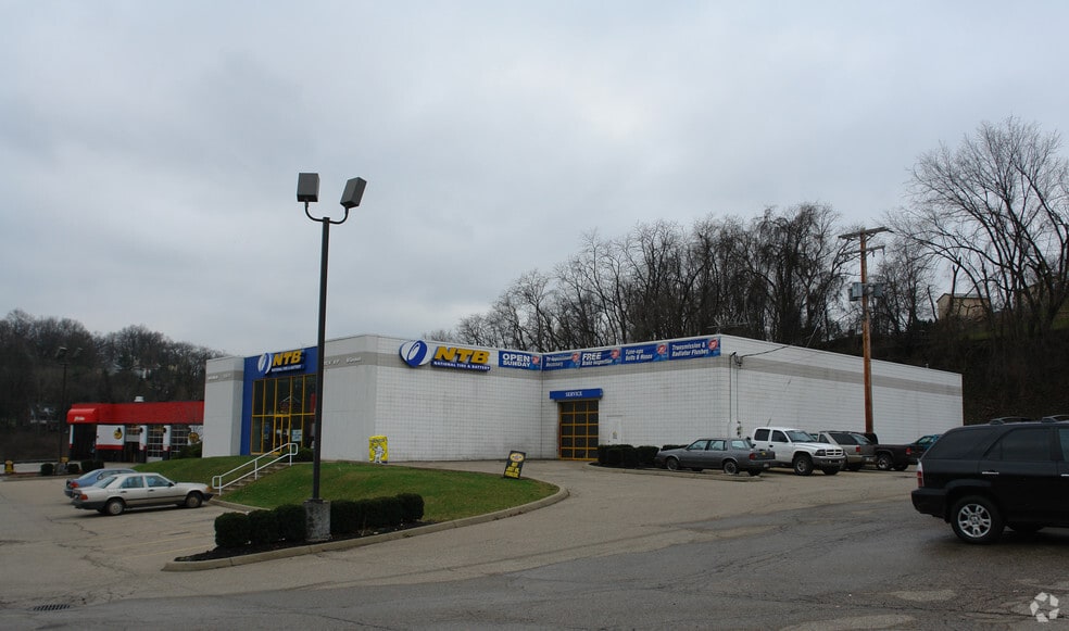 More Photos Of 1900-2010 Greentree Rd, Pittsburgh Unknown For Lease