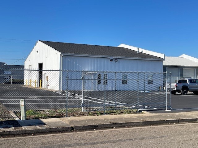Primary Photo Of 1170 Anderson Pl SE, Albany Light Distribution For Lease