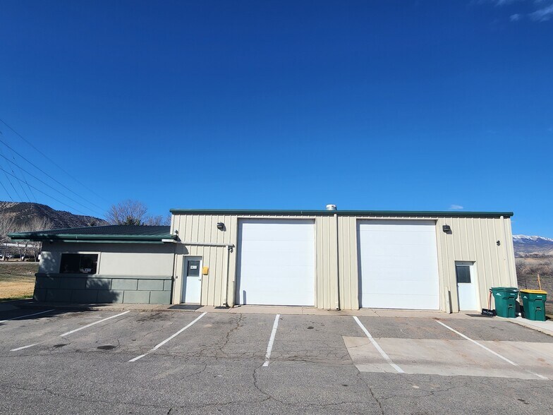 More Photos Of 2102 Airport Rd, Rifle Warehouse For Sale