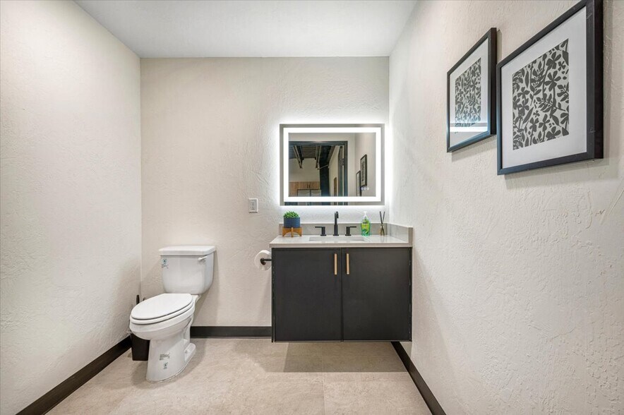 More Photos Of 1229 NW 122nd St, Oklahoma City Light Manufacturing For Sale