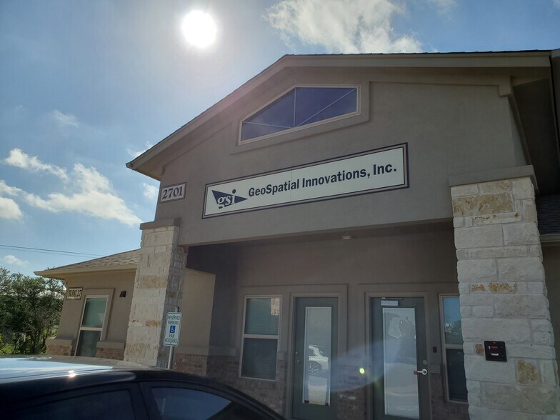 More Photos Of 1464 E Whitestone Blvd, Cedar Park Medical For Lease