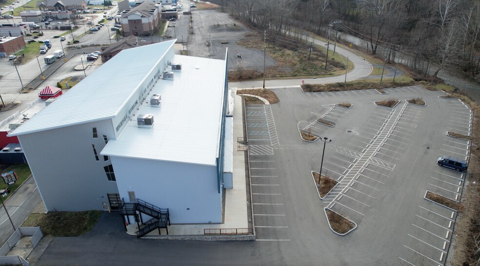 More Photos Of 1901 Eljadid St, Morgantown Health Club For Sale