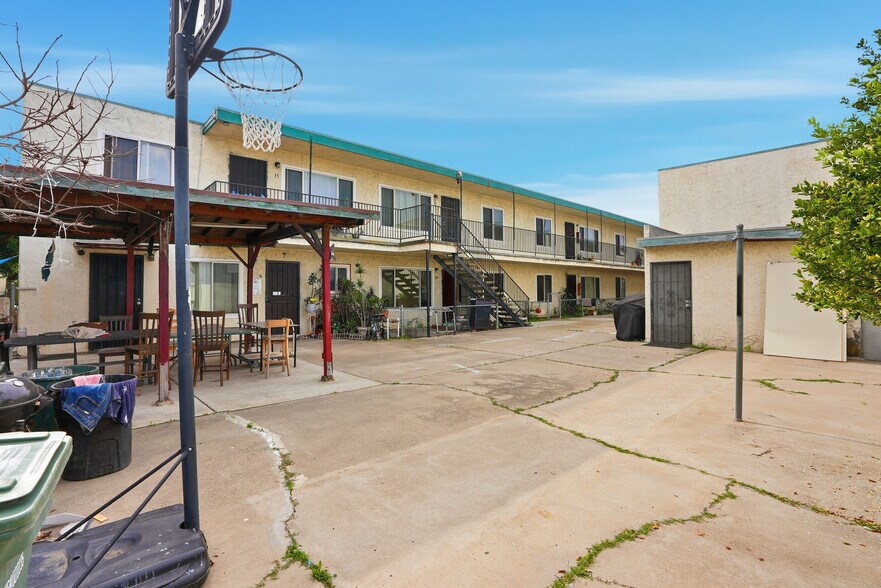 More Photos Of 335 Laurel Ave, National City Apartments For Sale