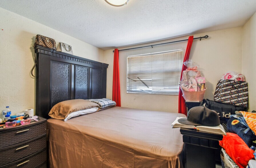 More Photos Of 4507-4517 E Giddens Ave, Tampa Multifamily For Sale