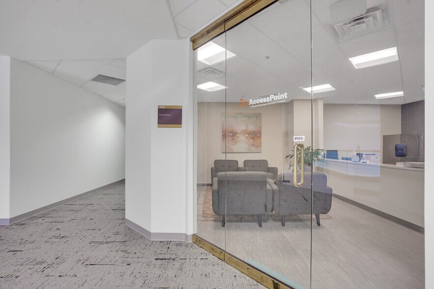More Photos Of 31700 Middlebelt Rd, Farmington Hills Office For Lease
