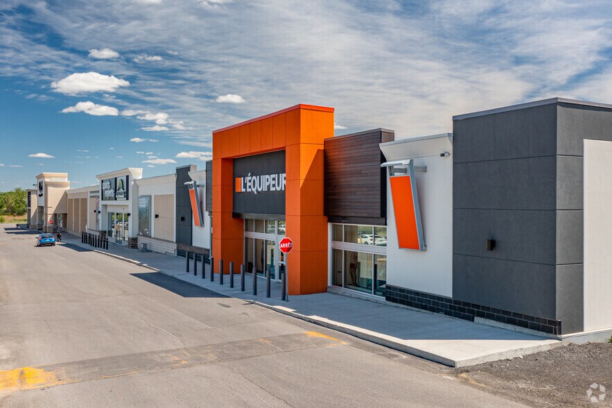 More Photos Of 5205 Boul Robert-Bourassa, Laval Unknown For Lease