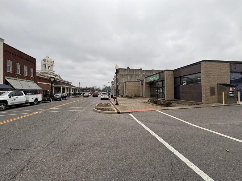 More Photos Of 128 S Main St, Lawrenceburg Freestanding For Sale