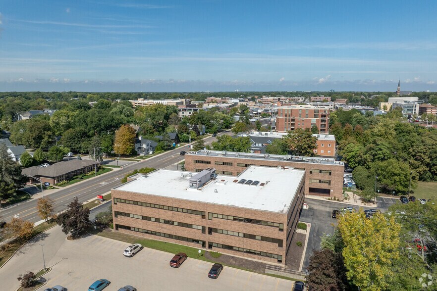 More Photos Of 608 S Washington St, Naperville Office For Lease