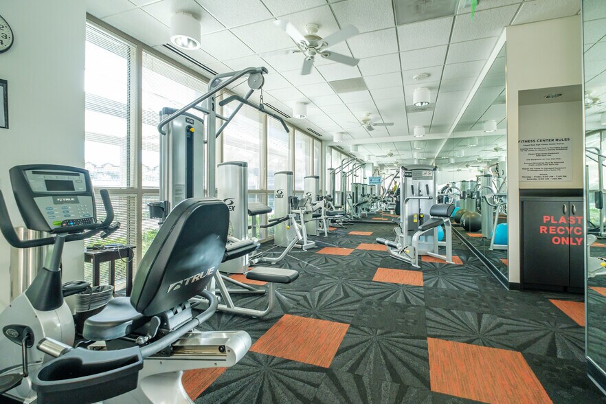 More Photos Of 4030 W Boy Scout Blvd, Tampa Office For Lease