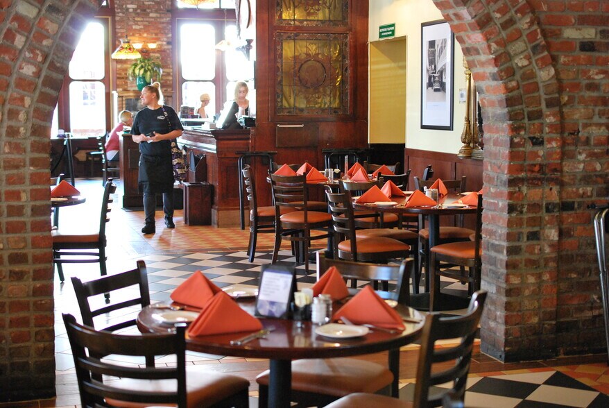 More Photos Of 1001-1015 Front St, Sacramento Restaurant For Sale