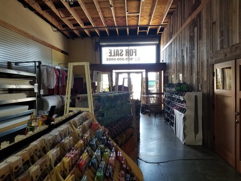 More Photos Of 1805-1807 Eastshore Hwy, Berkeley Warehouse For Lease