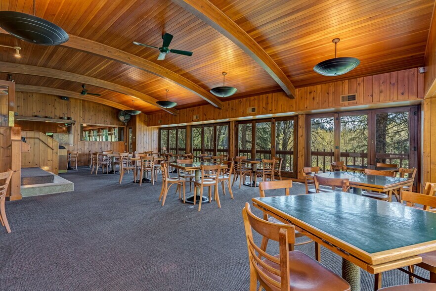 More Photos Of 1325 E Columbia River Hwy, Troutdale Restaurant For Sale