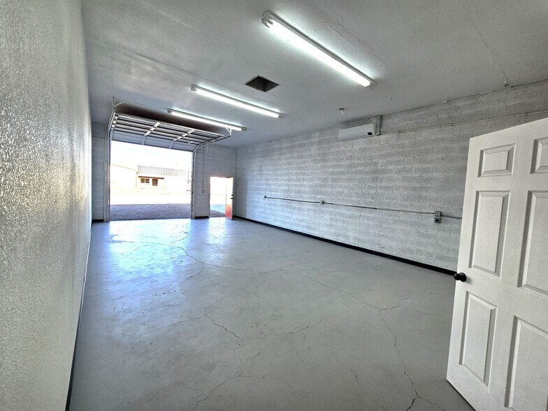 More Photos Of 2045 Plaza Dr, Bullhead City Flex For Lease