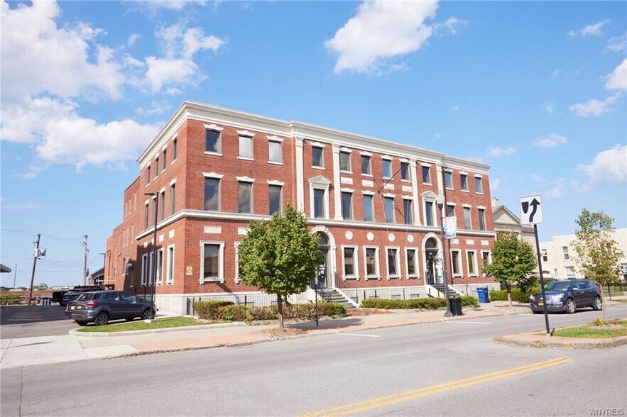 More Photos Of 19 East Ave, Lockport Health Club For Sale