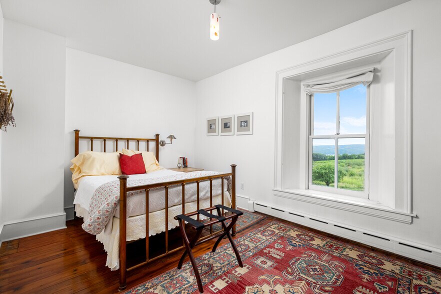 More Photos Of 9940 Middle Rd, Hammondsport Winery Vineyard For Sale