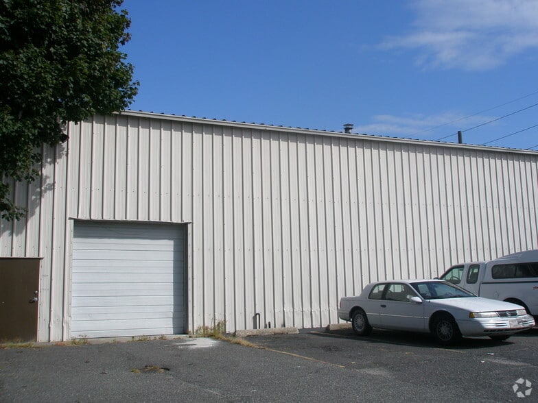 More Photos Of 429 W Main St, Patchogue Freestanding For Lease