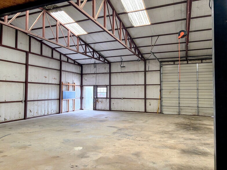 More Photos Of 9717 Industrial Rd, Justin Warehouse For Lease