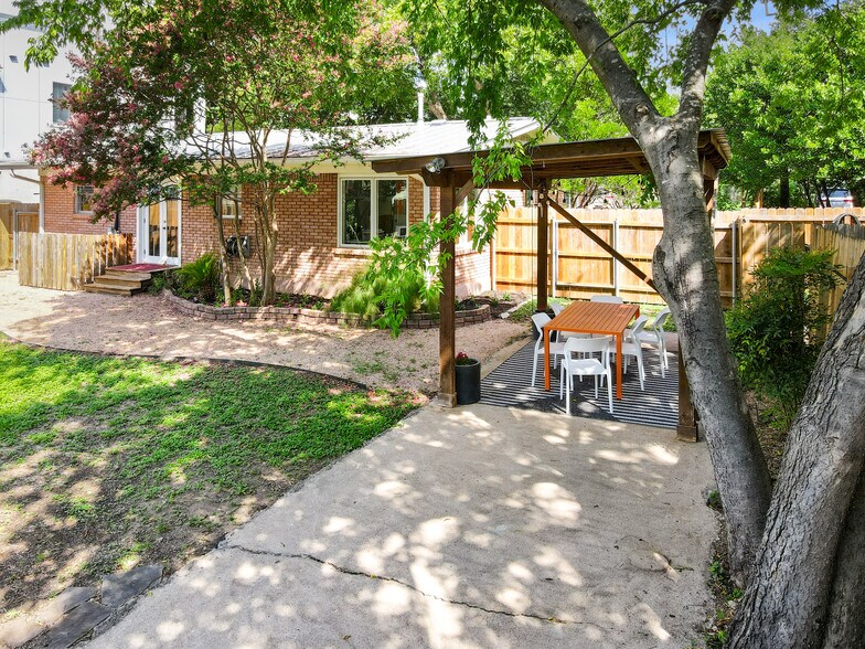 More Photos Of 2117 Shoalmont Dr, Austin Office Residential For Sale