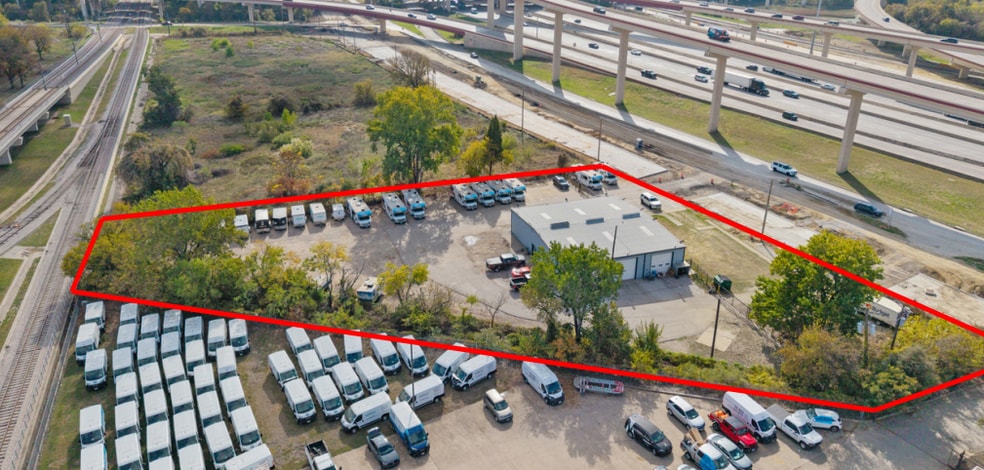 Primary Photo Of 2630 N Interstate 35E, Carrollton Service For Lease