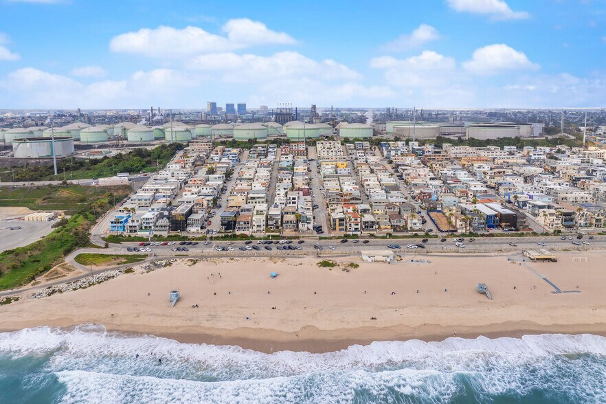 More Photos Of 217 43rd St, Manhattan Beach Apartments For Sale