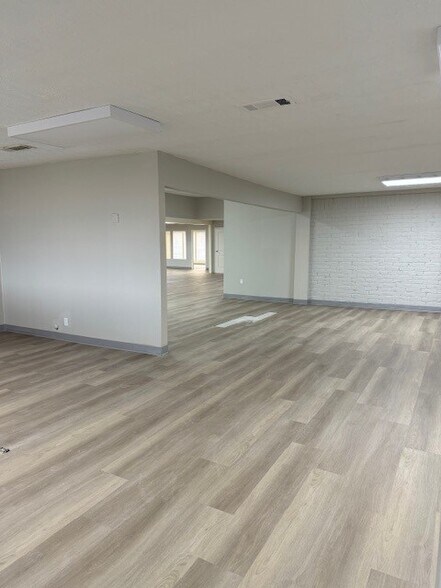 More Photos Of 1008 Morton St, Richmond Showroom For Lease