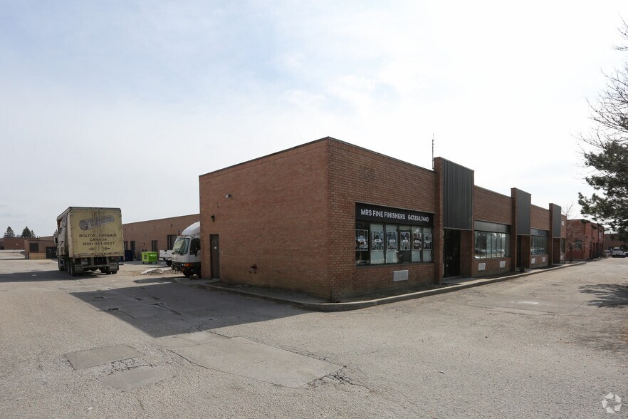 More Photos Of 400 Finchdene Sq, Toronto Light Distribution For Lease