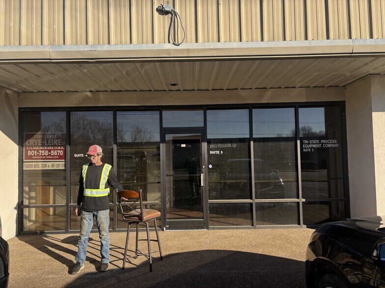 More Photos Of 5210 Pleasant View Rd, Memphis Showroom For Lease