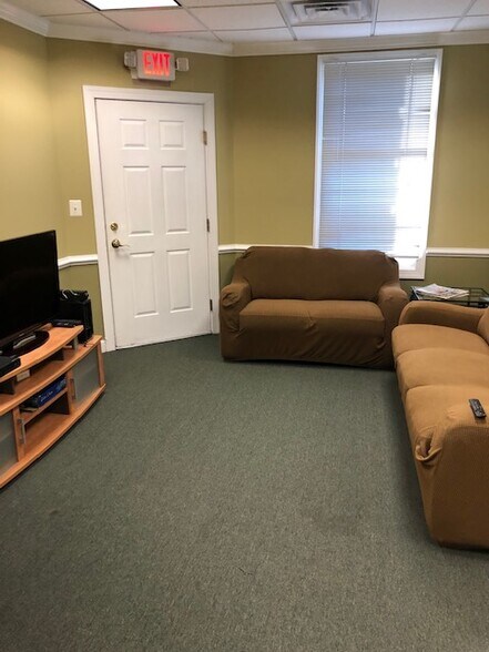 More Photos Of 7901-7915 Belle Point Dr, Greenbelt Office For Lease